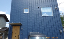 【商談中】青い外壁キューブ型 中古戸建住宅